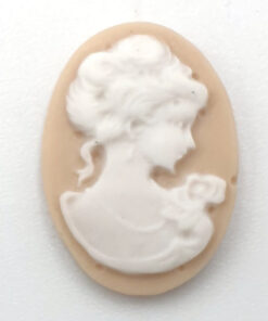 Cabochons beige wit camee lady 13x18mm