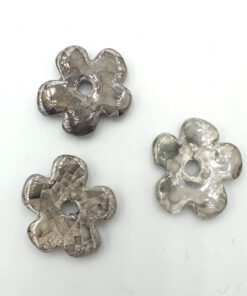 Keramiek bloem kraal crackle grijs 24mm